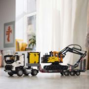 Obrázek Nákladní auto Volvo FMX a elektrický bagr Volvo EC230