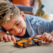 Obrázek Jezdec F1® se závodním vozem McLaren
