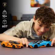 Obrázek Lamborghini Revuelto a Huracán STO